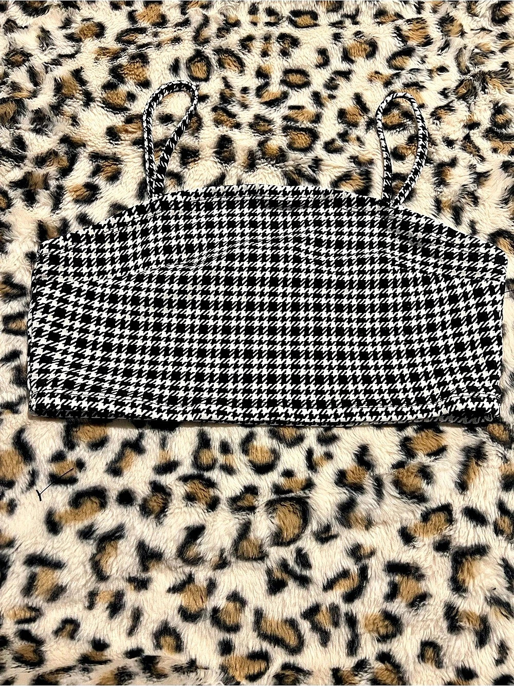 Garage in Black & White Size S